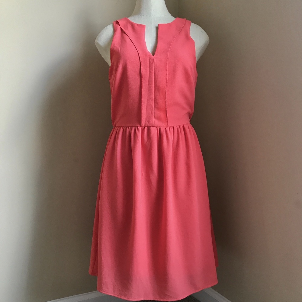 Sleeveless Everly V-Neck Dress